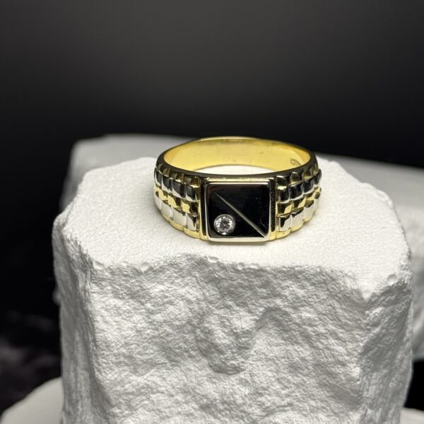 Anello oro con diamante