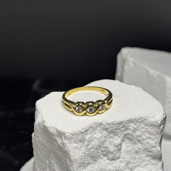 Anello oro con diamanti