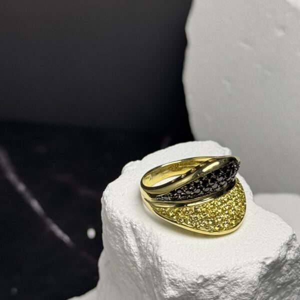 Anello con zirconi