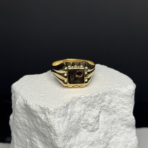 Anello oro con rubino