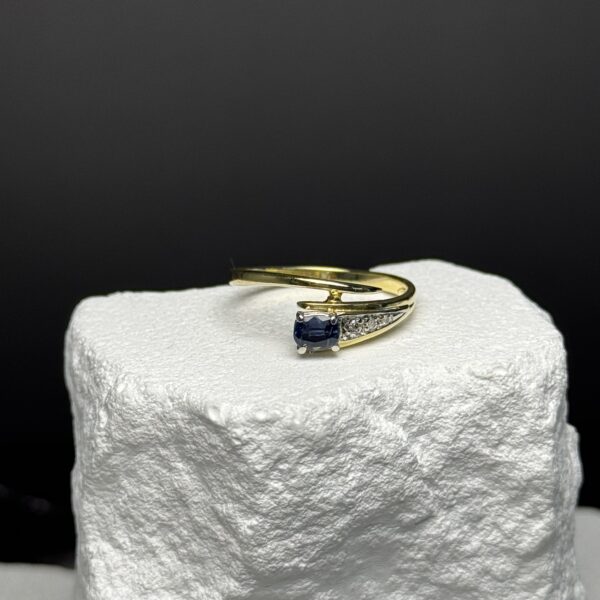 Anello zaffiro e diamanti