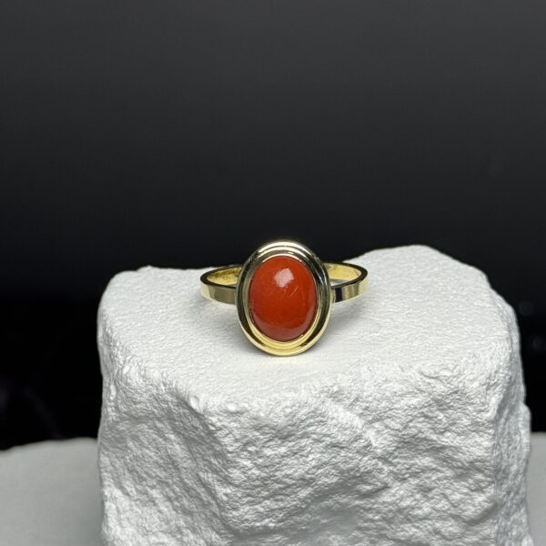 Anello oro giallo e corallo