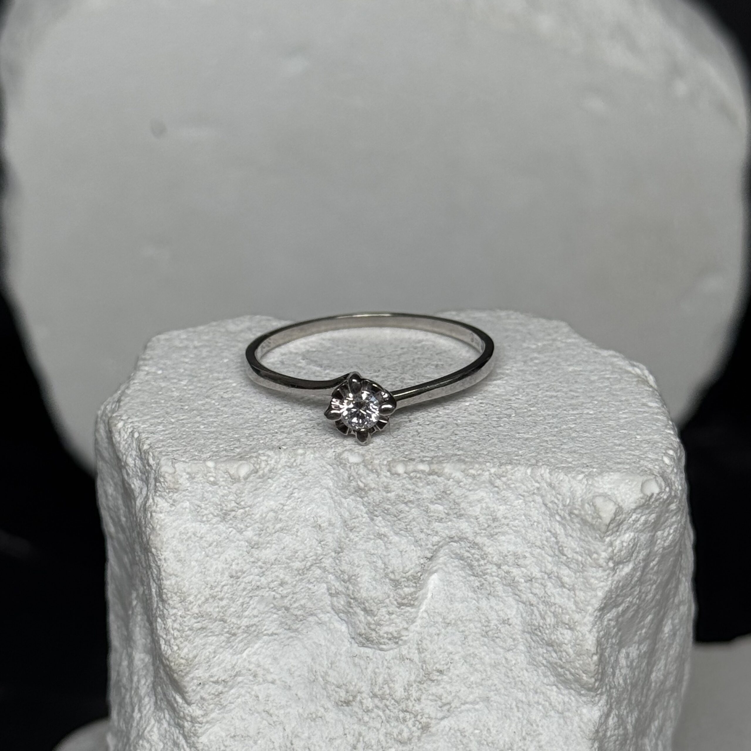 Anello oro 18kt con diamante