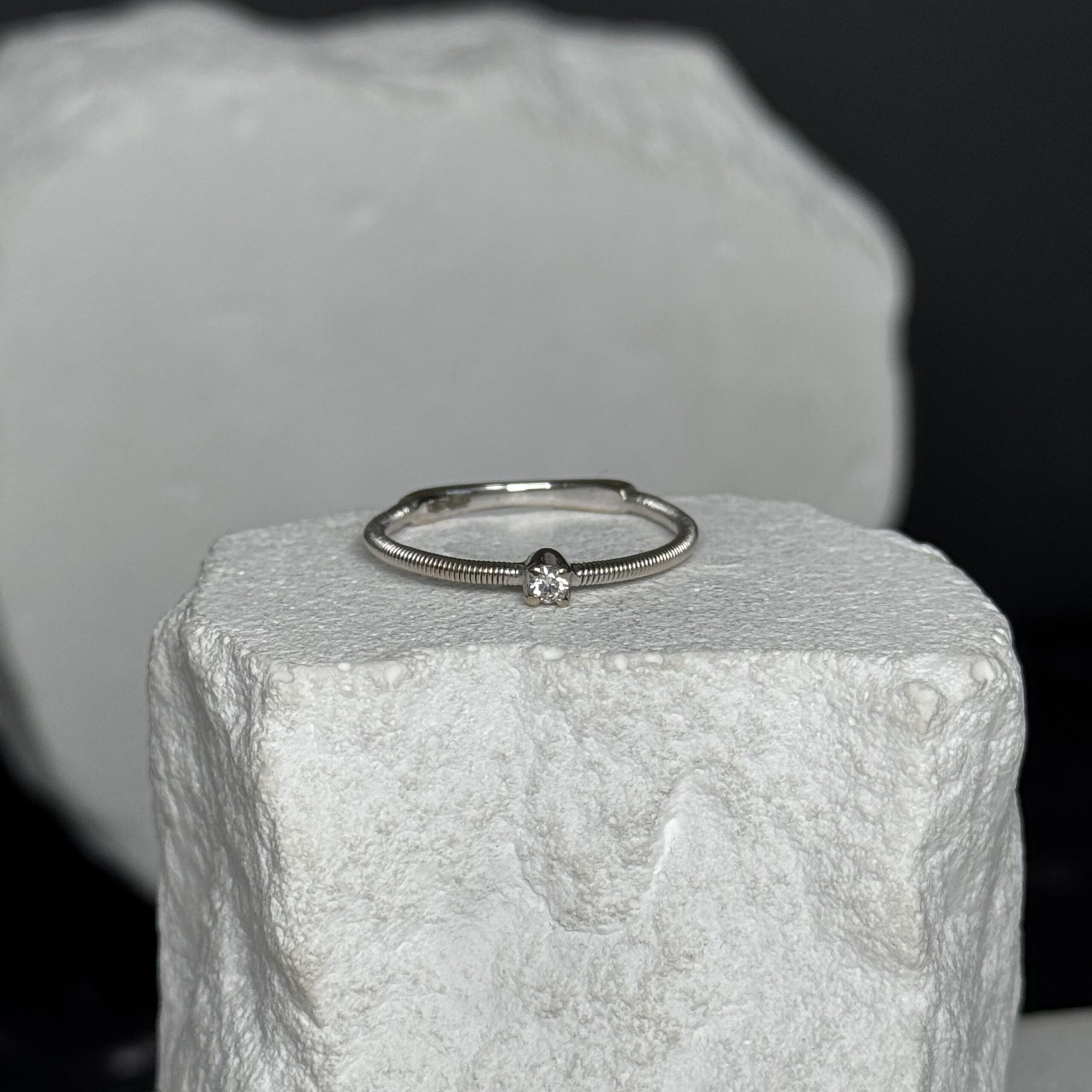 Anello oro 18kt con diamante